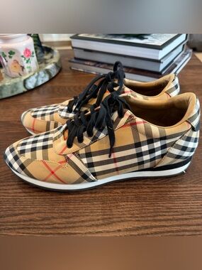Size 41 Vintage Burberry Amelia Plaid Lace-Up Sneakers
